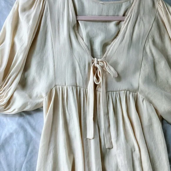 Elegant Cream Women's dress - Picture 2 of 4